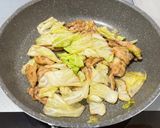 豚🐷こま肉🥩とキャベツ🥬の麺つゆ煮😃作り方2写真