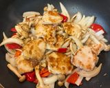 【簡単夕食】柔らか鶏胸肉と玉ねぎしめじの甘酢炒め作り方5写真