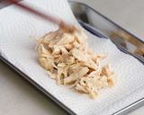 梅の酸味が最高♩ささみと香味野菜の春巻き作り方3写真