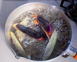 茄子と豚しゃぶの食べるラー油ソース和え作り方3写真