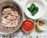 簡単ランチ！牛肉と法蓮草とトマトのうどん作り方1写真