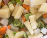 野菜たっぷりコンソメスープ😋作り方5写真