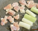 簡単!香ばし鶏肉と長ネギの焦がし醤油焼きそば作り方3写真
