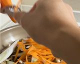 舞茸と彩野菜のみそ炒め作り方2写真