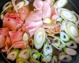 簡単ランチ！キノコ豚バラ法蓮草の肉うどん作り方2写真