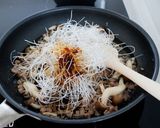 【ひき肉とピーマンの中華風春雨炒め】戻し不要!作り方3写真