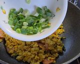 粗挽きソーセージ入りカレーチャーハン作り方10写真