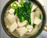 冷凍生餃子とエリンギとほうれん草のスープ作り方3写真