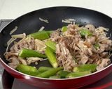 豚こまとオクラとえのきの梅ぽん炒め作り方4写真