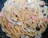 簡単夕飯昼食ワンパンで鮭と茸クリームパスタ魚料理作り方7写真