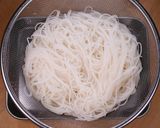 濃厚オイスター肉野菜炒めビーフン😋作り方1写真