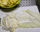 白菜と豚肉の塩炒め　具だくさん味噌汁作り方1写真