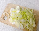 生胡椒の塩漬けで食べる♪長ネギのツナ缶レモン和え作り方1写真