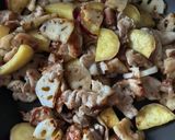 簡単！豚こまとさつまいもと蓮根の甘酢炒め作り方5写真