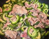 簡単栄養満点⭐︎ゴーヤと豚肉のキムチ炒め作り方3写真
