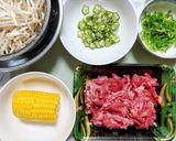 簡単昼食！オクラもやしペッパーランチ牛丼作り方1写真
