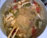 鶏むね肉と ピーマン トマトの味噌コンソメスープ作り方8写真
