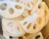 ナスとれんこん、豚ひき肉の甘辛ごま味噌炒め。作り方1写真