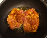 簡単!鶏ソテーカレー風味マヨ醤油ソース作り方2写真