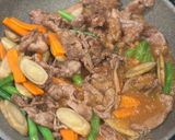 簡単！牛肉と根菜の味噌バター炒め作り方6写真