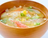 旨味ある【新玉コーンとカニカマのお味噌汁作り方4写真