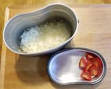 飯盒(はんごう)でキャベツとトマトサラダ作り方1写真