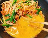 ご飯がすすむ♪豚もやしキムチのふんわり卵作り方5写真