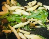 長ネギの青いところとシメジの和風パスタ作り方2写真