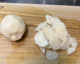鶏肉とじゃがいものガーリック炒め作り方1写真