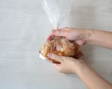 【ポリ袋で簡単】鶏むね肉ローストチキン風作り方3写真