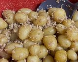 小玉じゃがいもと鶏ミンチの甘辛味噌煮♪作り方6写真