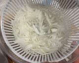 新玉ねぎの梅ドレサラダ作り方1写真
