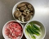 豚肉と卵、キノコの炒め物作り方2写真