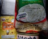 材料三つ。鮭骨缶カレー炊き込みご飯作り方1写真