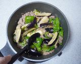 茄子とピーマンとひき肉の味噌バター炒め作り方5写真