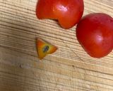 コツ：トマトは真ん中からずらして切る作り方2写真