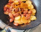簡単🌟じゃがいもとソーセージのカレー炒め作り方7写真