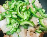 鶏肉とオクラ＆ゴーヤー炒め/おろし添え作り方1写真