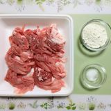 手軽で簡単！きのこと豚こまのポークストロガノフ！作り方1写真