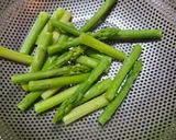 冷凍エビとアスパラの酒蒸し風炒め作り方3写真