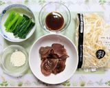 簡単今日の夕飯！小松菜木耳もやし挽肉炒め作り方1写真