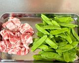 絹さやと豚バラ肉の甘辛炒め作り方1写真