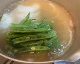 新玉葱とインゲンの味噌汁🧅作り方2写真