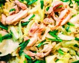 旨〜😋鶏もも肉☆キャベツにら塩麹炒め♪作り方5写真
