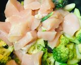 鶏肉とブロッコリー＆トマトの温野菜炒め作り方1写真
