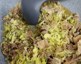 豚のしょうが焼きに温キャベツを混ぜたやつ作り方4写真