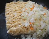 日清焼きそば袋麺で野菜入りオムそば作り方2写真
