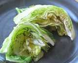 焼きレタスの温泉卵とベーコンのソース掛け作り方6写真