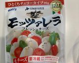 【簡単】トマト、アボカド、チーズのサラダ作り方3写真