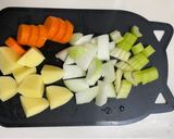 手羽元出汁と香味野菜の簡単トマトスープ作り方1写真